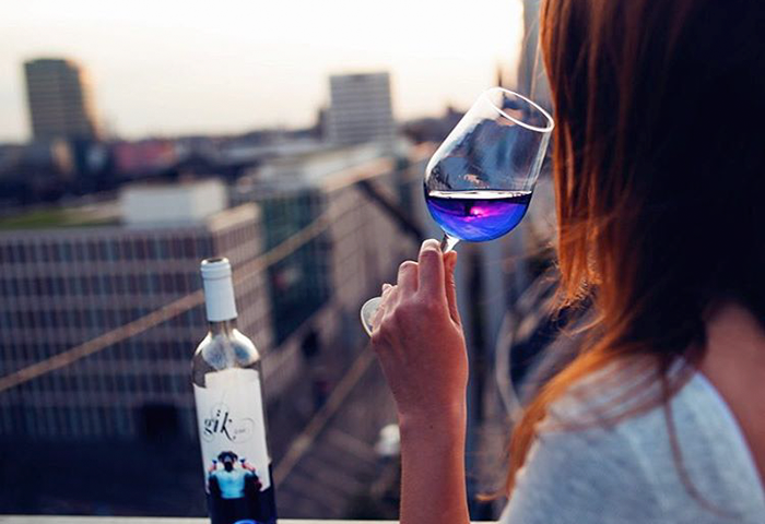 blue wine gik